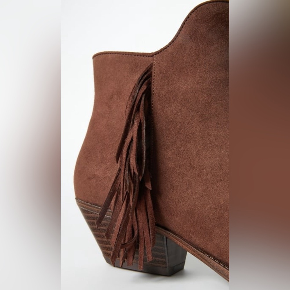 Tahlea Pointed Toe Boot - Picture 7 of 9
